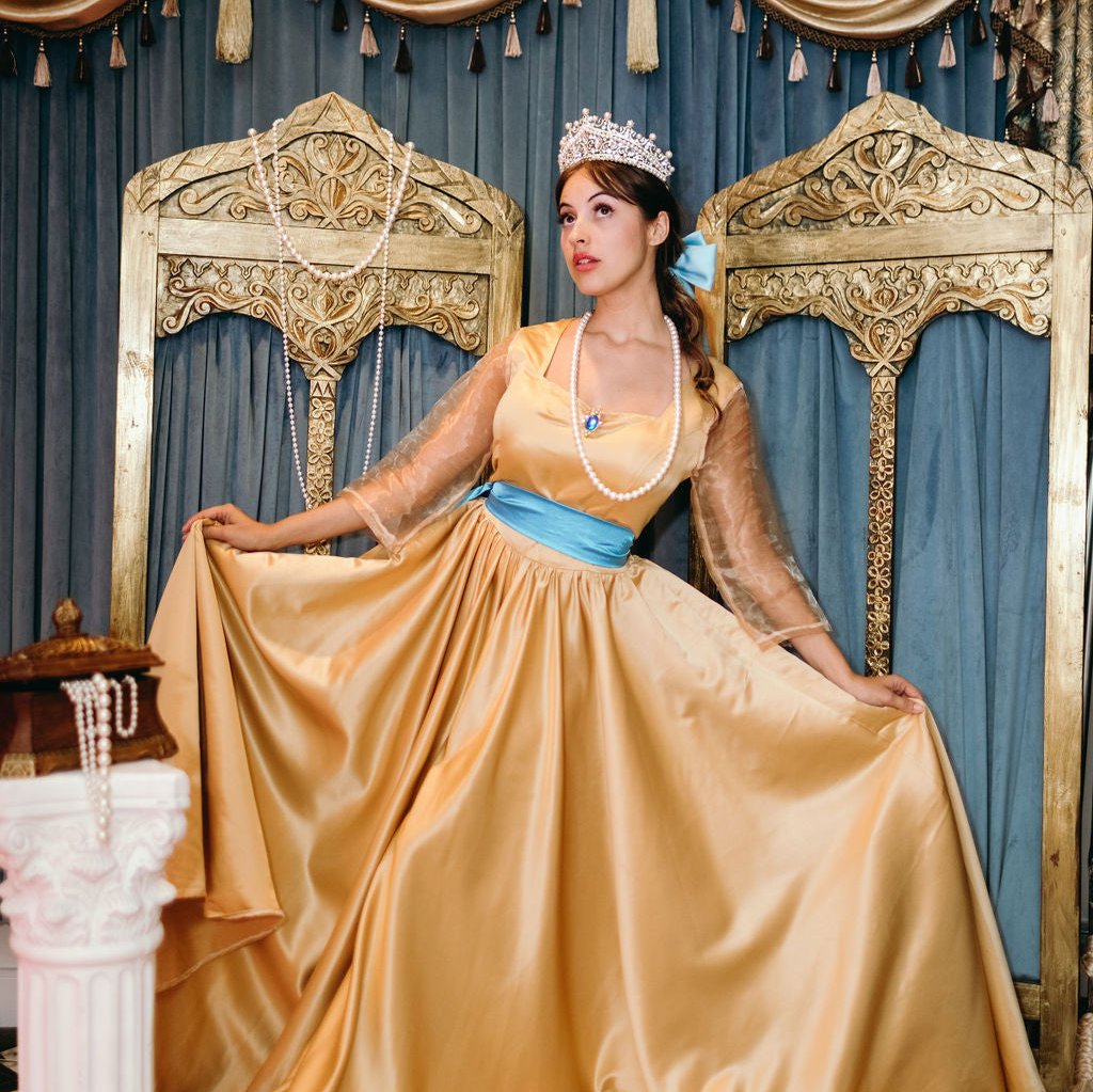 Play Dress Up at a Dollhouse!