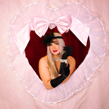 Load image into Gallery viewer, 💋 Vintage Pin-Up Photoshoot with Costumes, Wigs, &amp; Backdrops!

