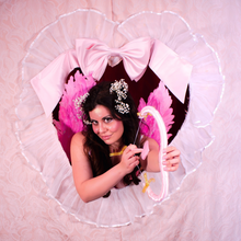 Load image into Gallery viewer, 💋 Vintage Pin-Up Photoshoot with Costumes, Wigs, &amp; Backdrops!
