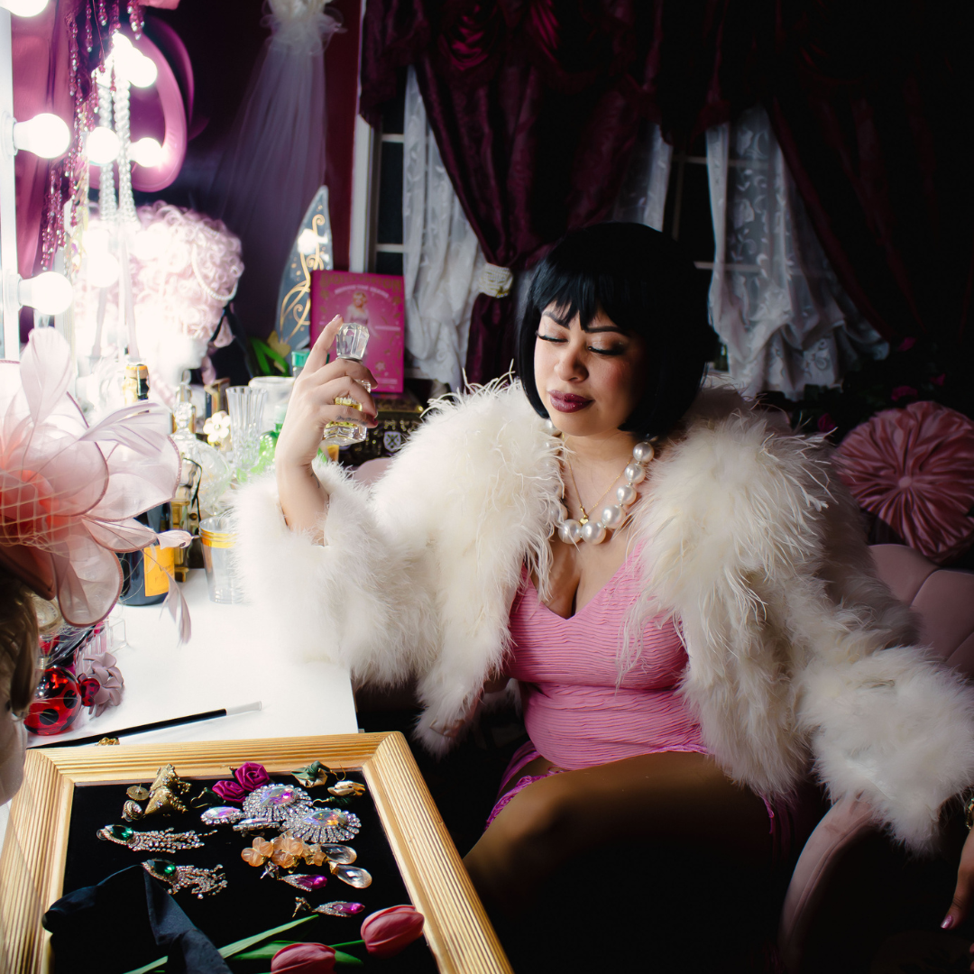 Hollywood Starlet Photoshoot with Costumes, Wigs, & Backdrops! Kids Ticket (Ages 3-12)