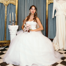Load image into Gallery viewer, Bachelorette Party Photoshoot

